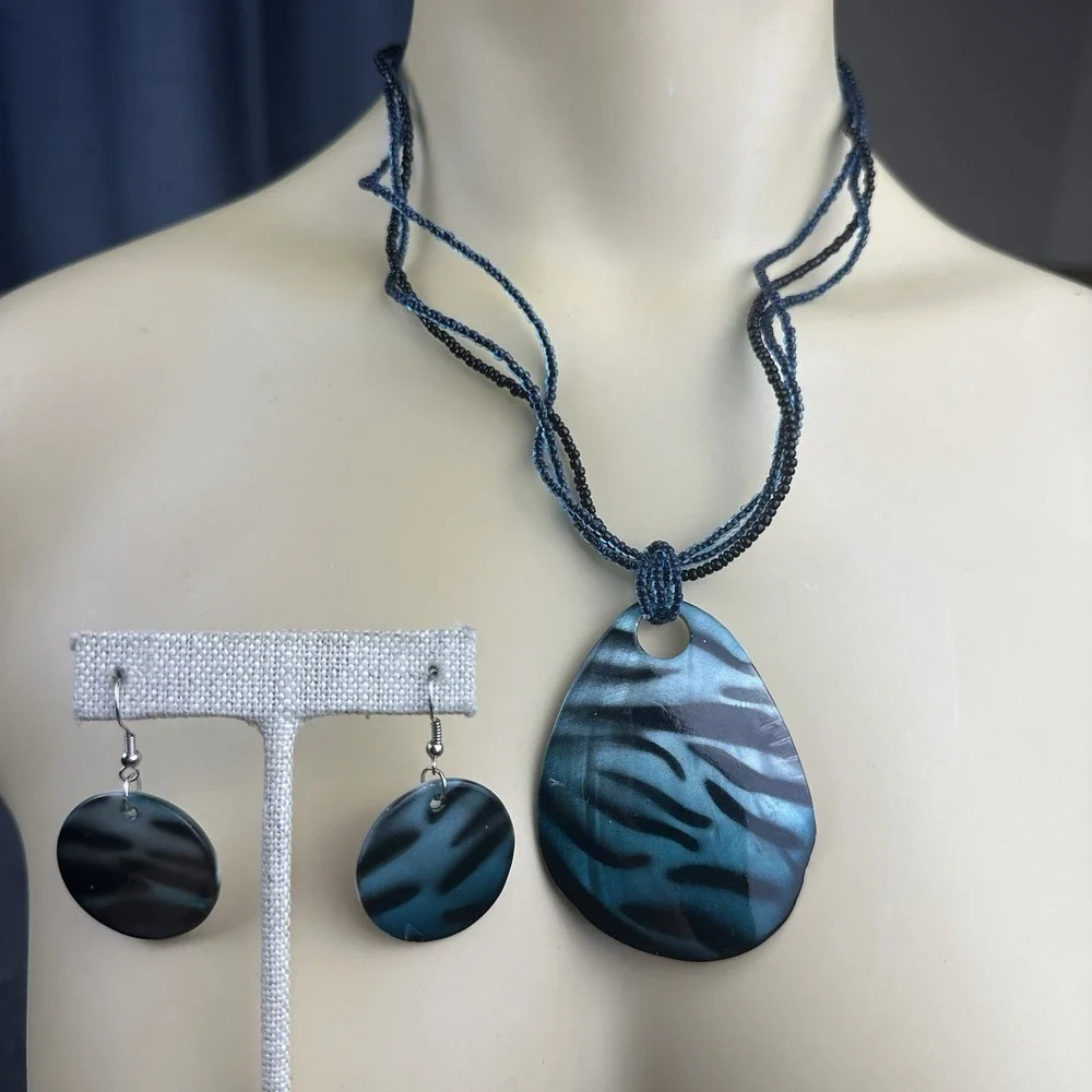 VTG Pendant Necklace 34 Inch w Matching Earrings Set Abalone Animal Stripe Beads